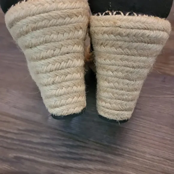 Toms Black and Tan Women Sandals - Picture 4 of 8